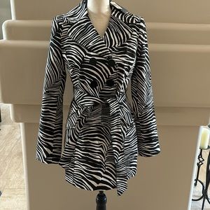 Ann Taylor Zebra Raincoat. Fully Lined. Size XS. Black/Cream. NWT.